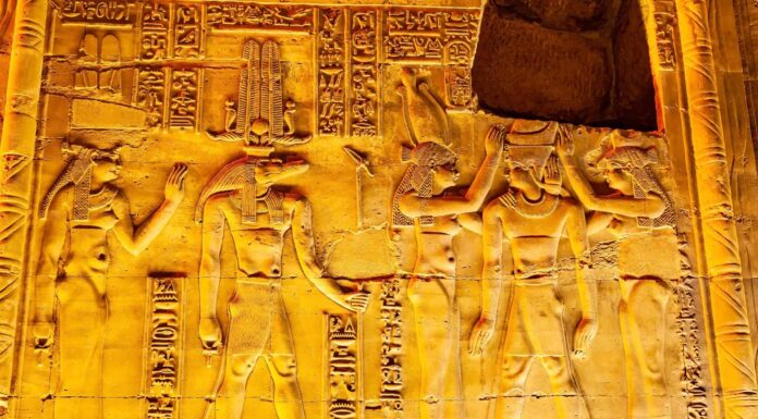 Scopri la città che adorava i coccodrilli e li ricopriva di oro e gioielli!
