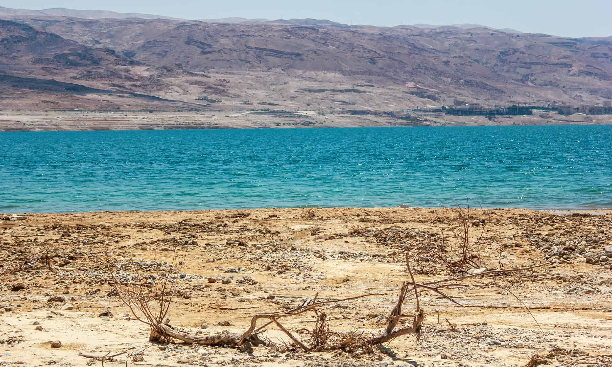 Quanto è largo il fiume Giordano nel suo punto più largo?