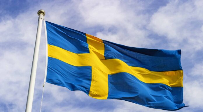 6 paesi con bandiere blu e gialle, tutti elencati
