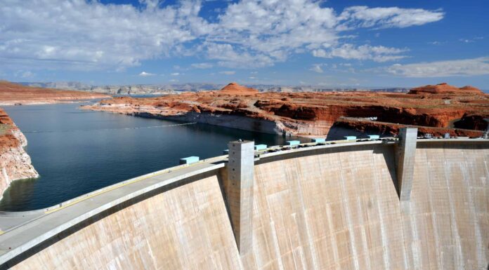 Quanto è grande la diga di Hoover?
