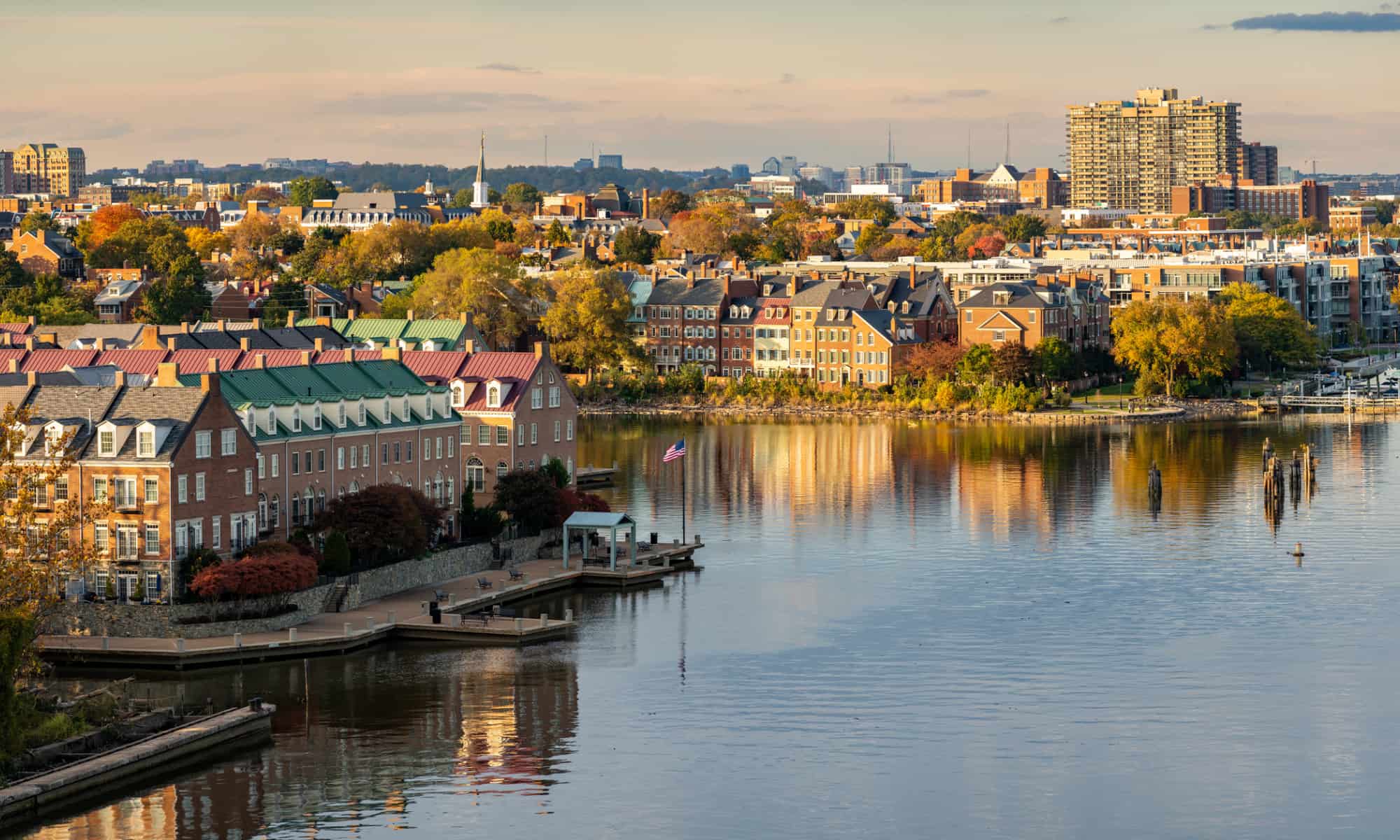 Quanto è largo il fiume Potomac nel suo punto più largo?