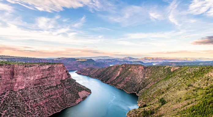 Dove inizia il fiume Snake?
