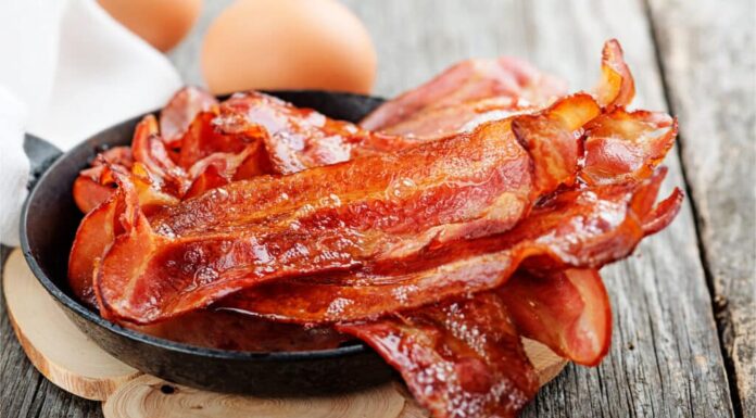  I cani possono mangiare la pancetta in modo sicuro?  Quali sono i veri rischi?
