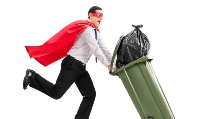 L'uomo della Florida salva la giornata infilando eroicamente un alligatore sibilante in un bidone della spazzatura
