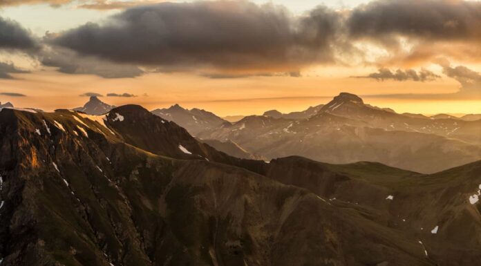 Quanti anni hanno le Montagne Rocciose?
