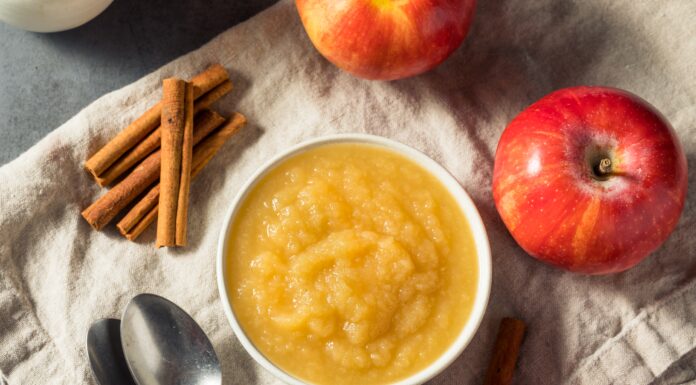  I cani possono mangiare la salsa di mele?  I rischi e i benefici
