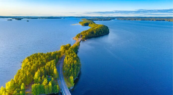 Scopri il Paese con 187.000 laghi (e perché esistono)
