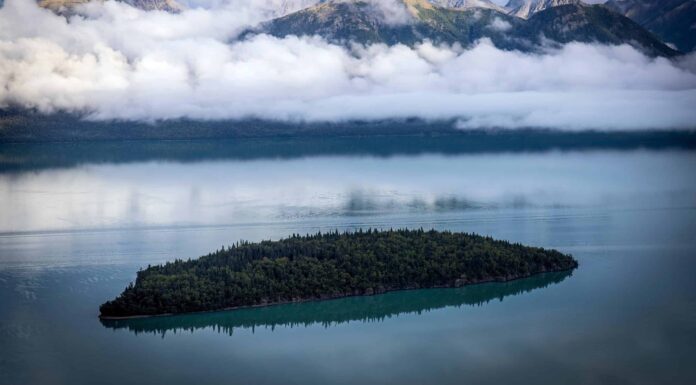 Scopri il lago più profondo dell'Alaska
