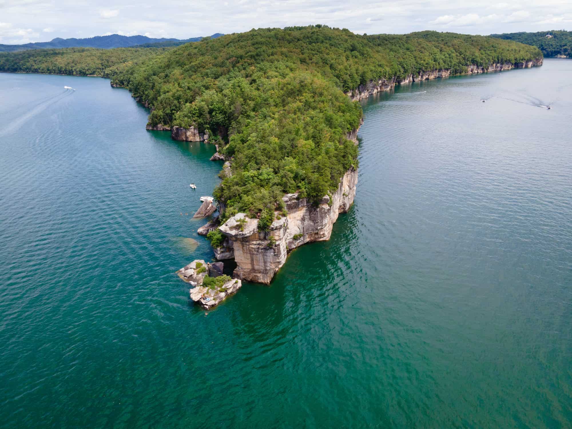 Scopri il lago più profondo del West Virginia