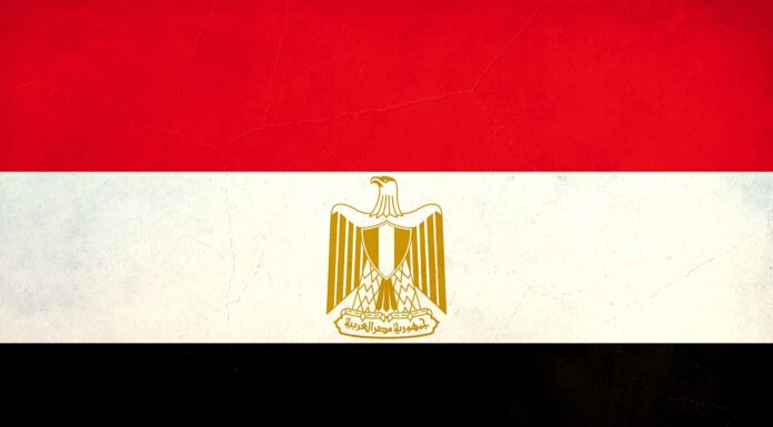 La bandiera dell’Egitto: storia, significato e simbolismo La bandiera dell'Egitto: storia, significato e simbolismo