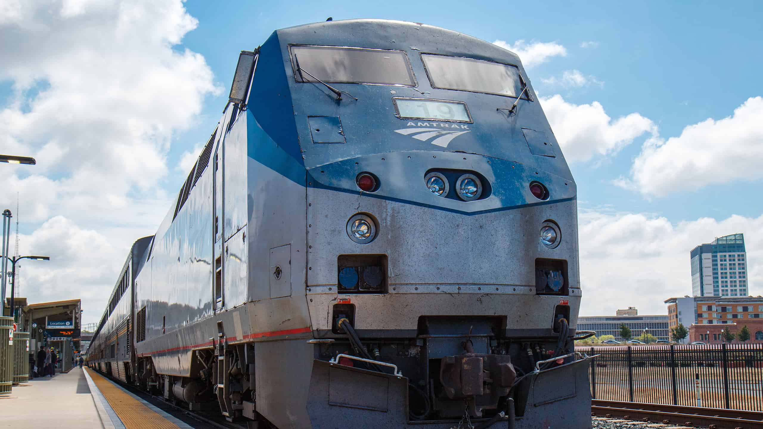 Guarda questo ragazzo guidare un treno notturno di 52 ore attraverso gli Stati Uniti