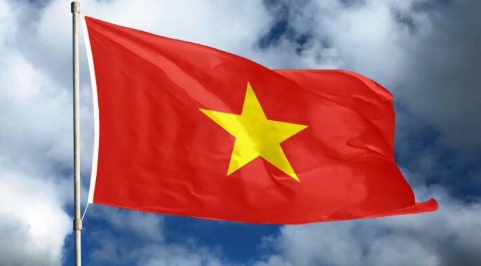 6 Paesi con bandiere rosse e gialle
