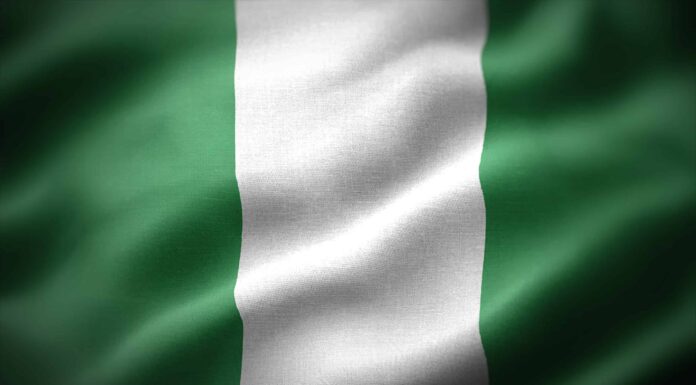 3 Paesi con Bandiere Verdi e Bianche
