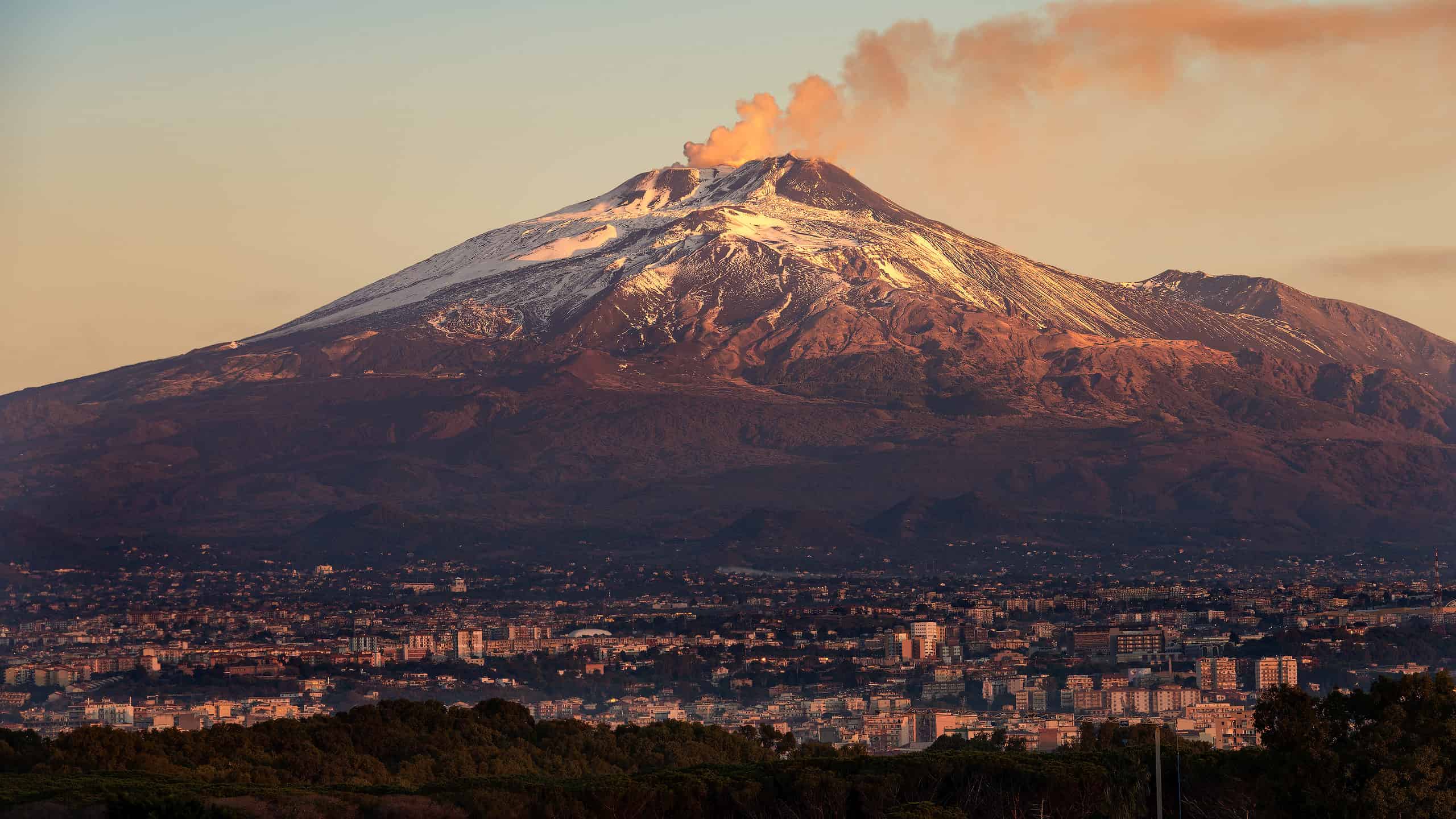 7 dei vulcani attivi più antichi (più la data dell'ultima eruzione)