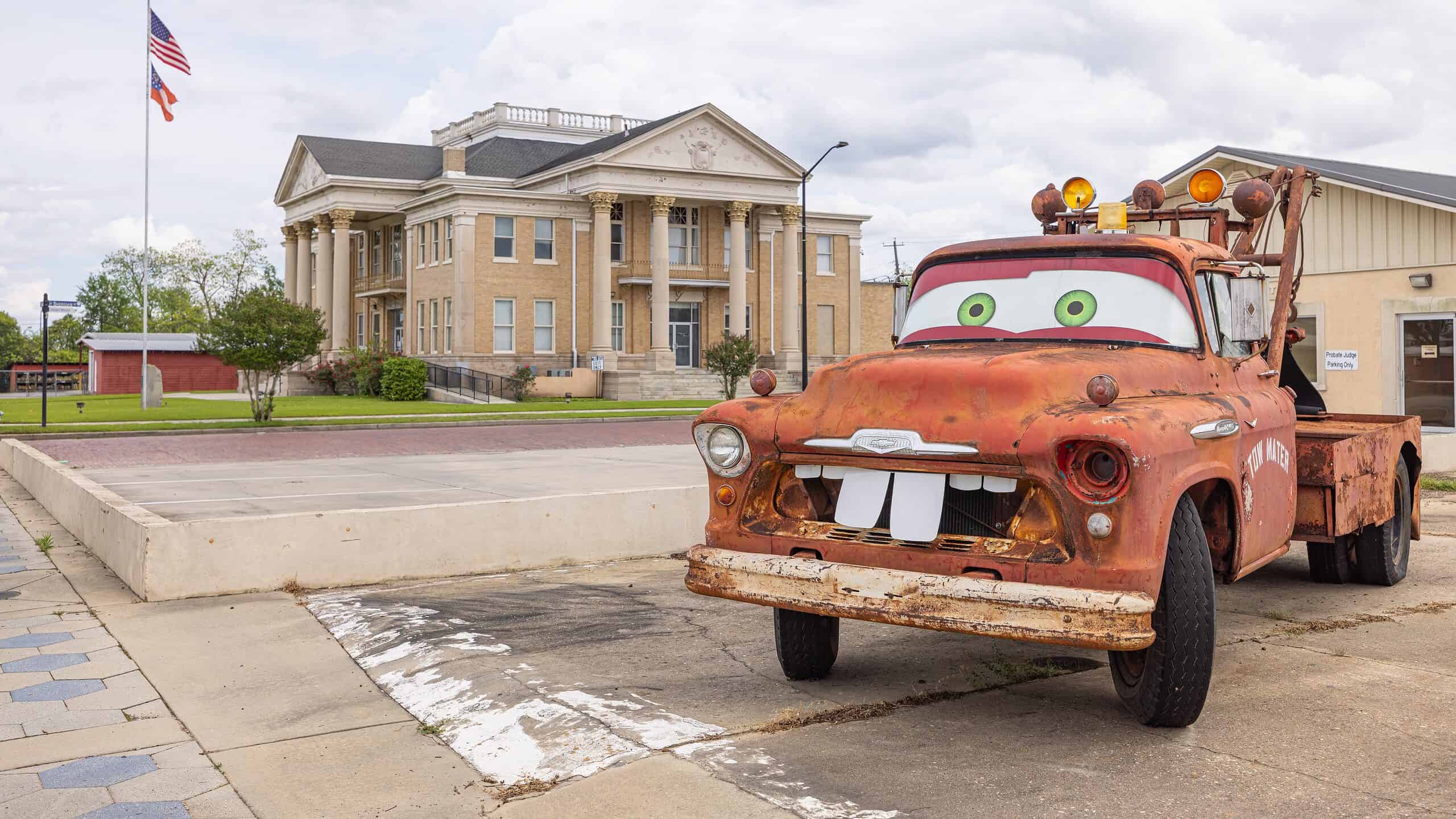 Scopri perché una piccola città della Georgia sta costruendo il pollo più grande del mondo