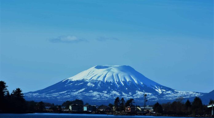 Un vulcano addormentato prende vita dopo 800 anni
