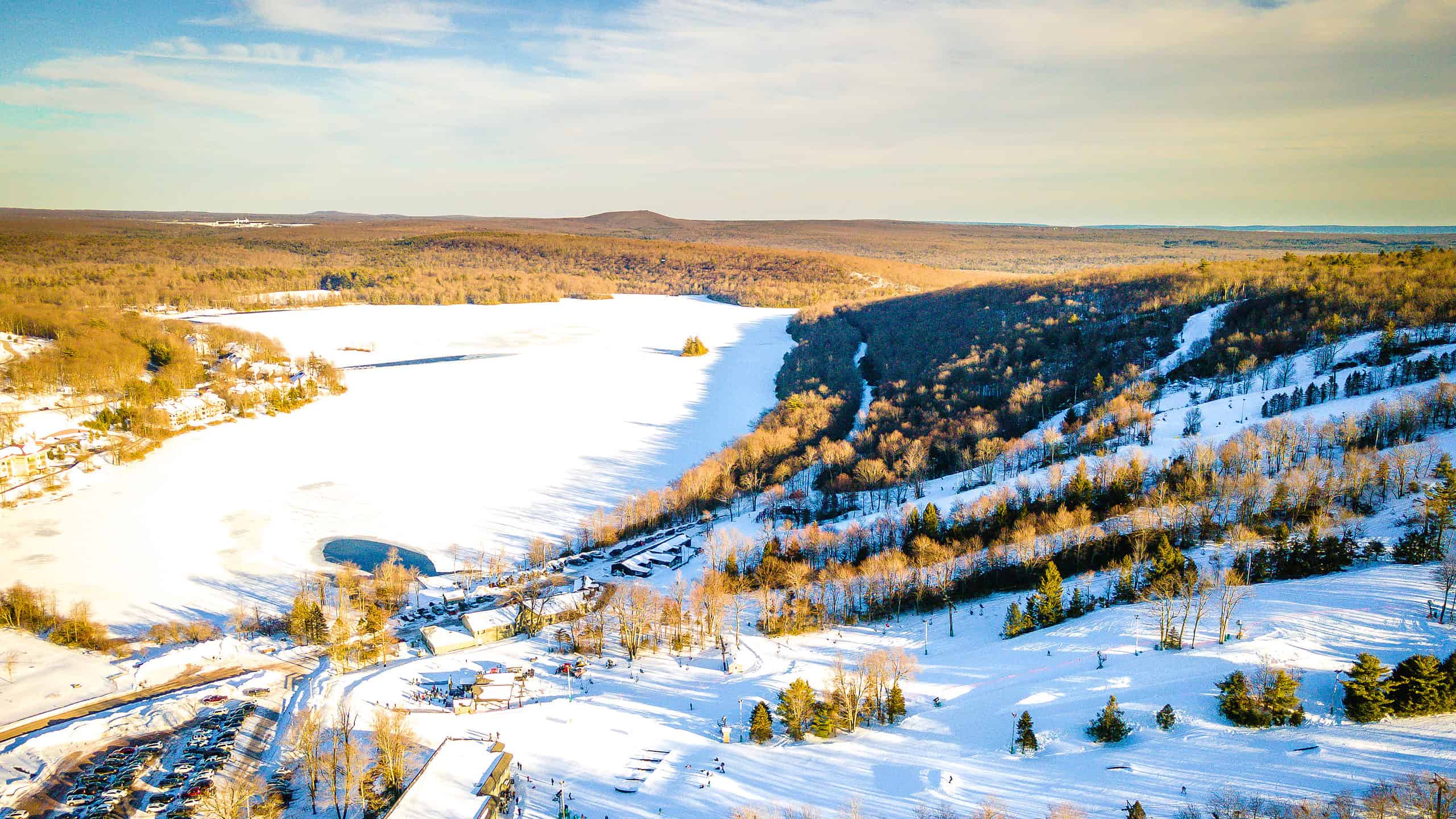 Miglior sci a Poconos: guida per le migliori montagne e date per le migliori condizioni di neve