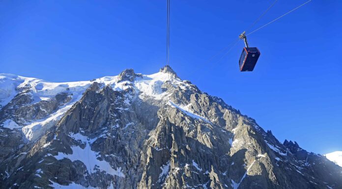 Scopri l'impianto di risalita più alto del mondo che trasporta passeggeri per oltre 2 miglia nel cielo
