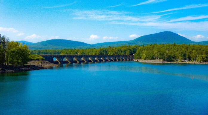 Qual è il lago artificiale più grande di New York? 
