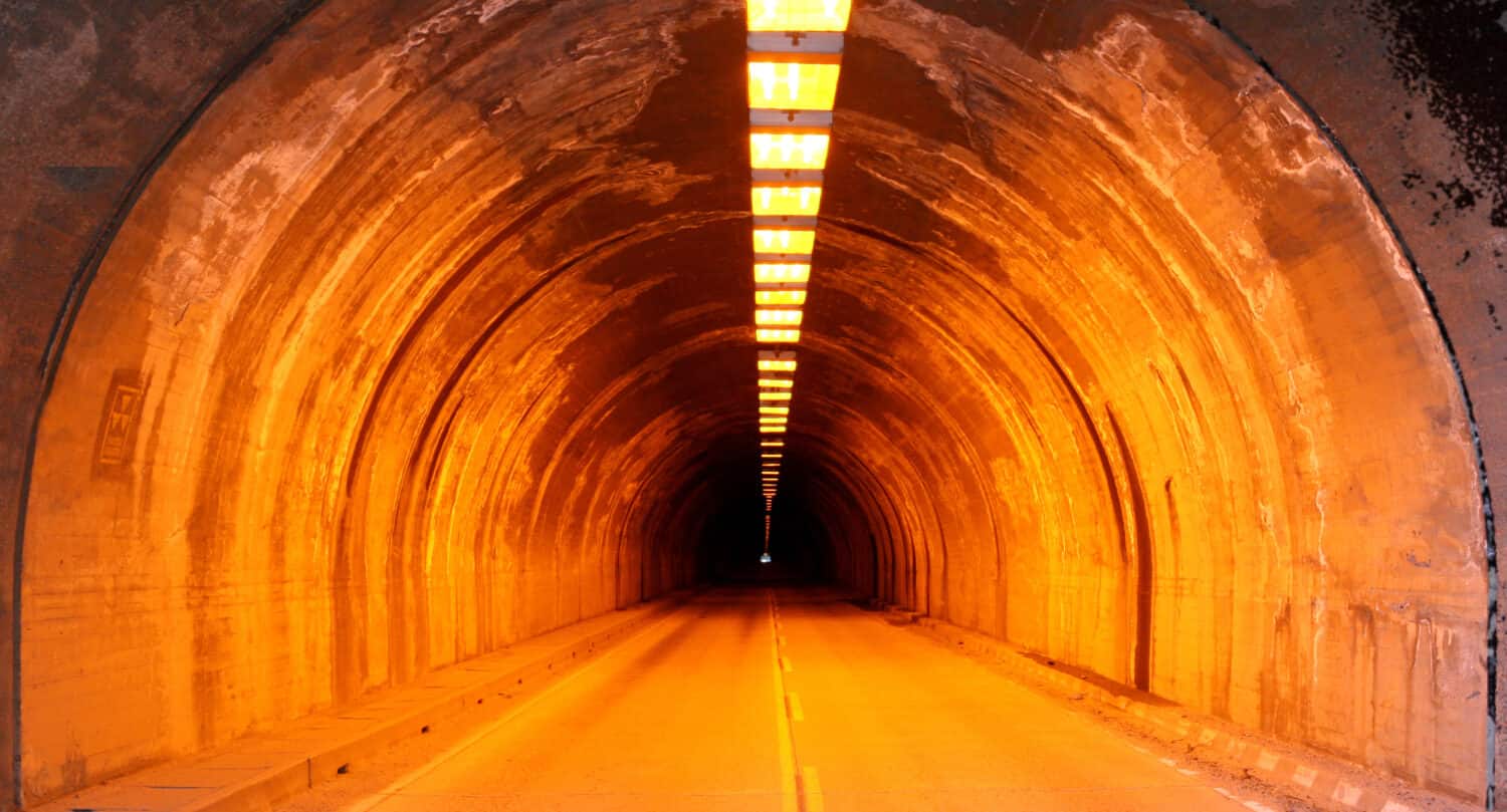 Il tunnel più lungo della California è un pittoresco miracolo moderno