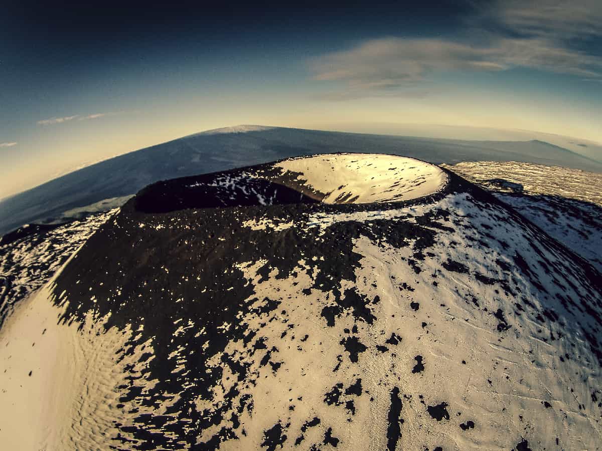 Il punto più alto delle Hawaii è così alto che è coperto di neve!