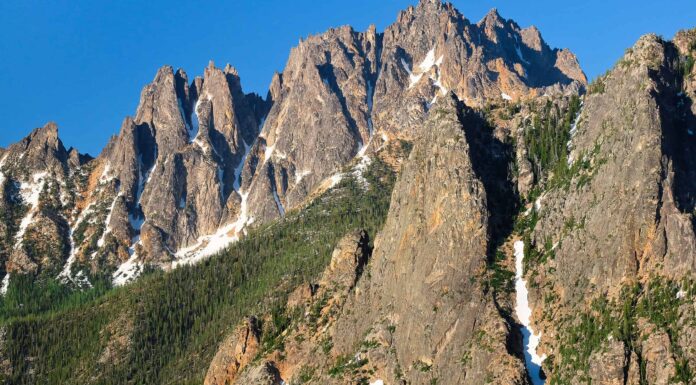 Scopri le montagne più pericolose di Washington
