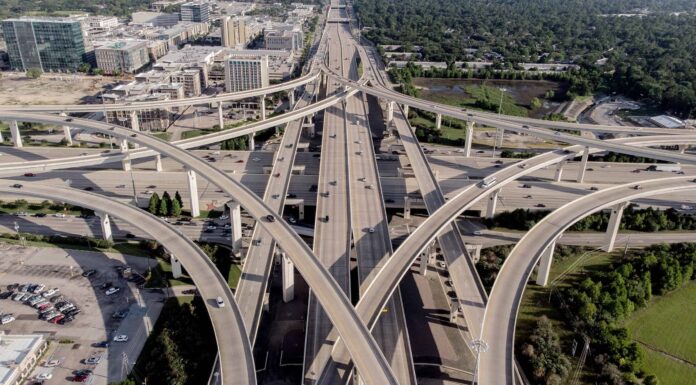 La strada più larga degli Stati Uniti è ridicolmente grande
