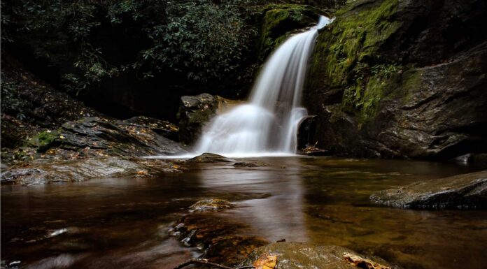 Scopri la cascata più alta della Carolina del Sud
