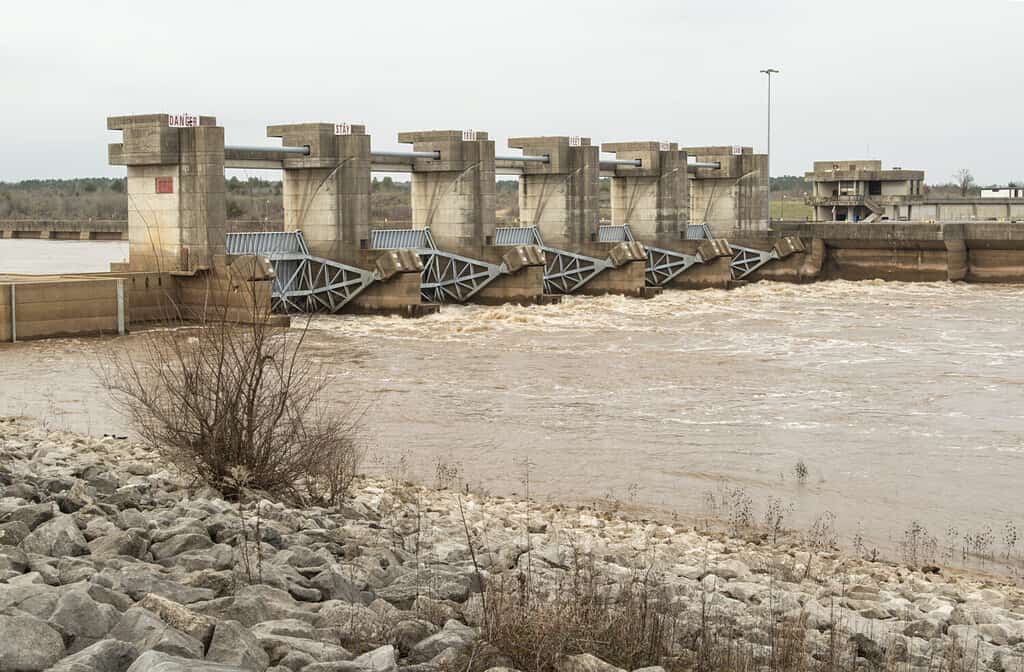 John H. Overton Lock and Dam, Red River, vicino a Pineville, Louisiana