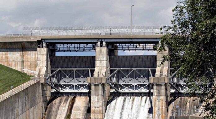 Lago shelbyville illinois sfioratore nel fiume kaskaskia