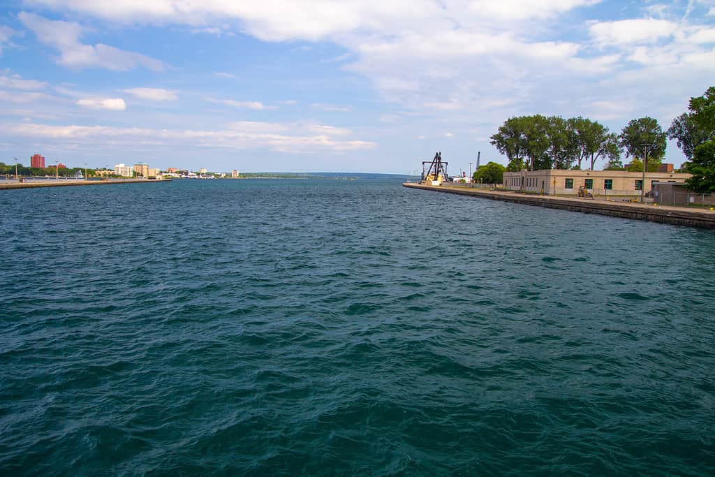 Sault Ste Marie Michigan e distretto sul lungomare dell'Ontario sul fiume St Mary's al confine tra Canada e Stati Uniti.