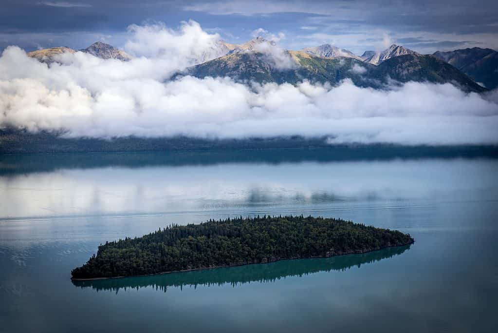 Bella vista del paesaggio del lago Clark, Alaska.