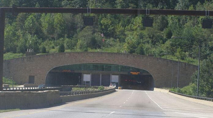 Il tunnel più grande del Kentucky è il Cumberland Gap Tunnel.