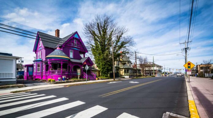 Casa viola lungo Savannah Road a Lewes, Delaware.