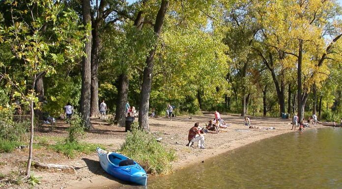 Cedar Lake East Beach, precedentemente Hidden Beach, Minneapolis, Minnesota