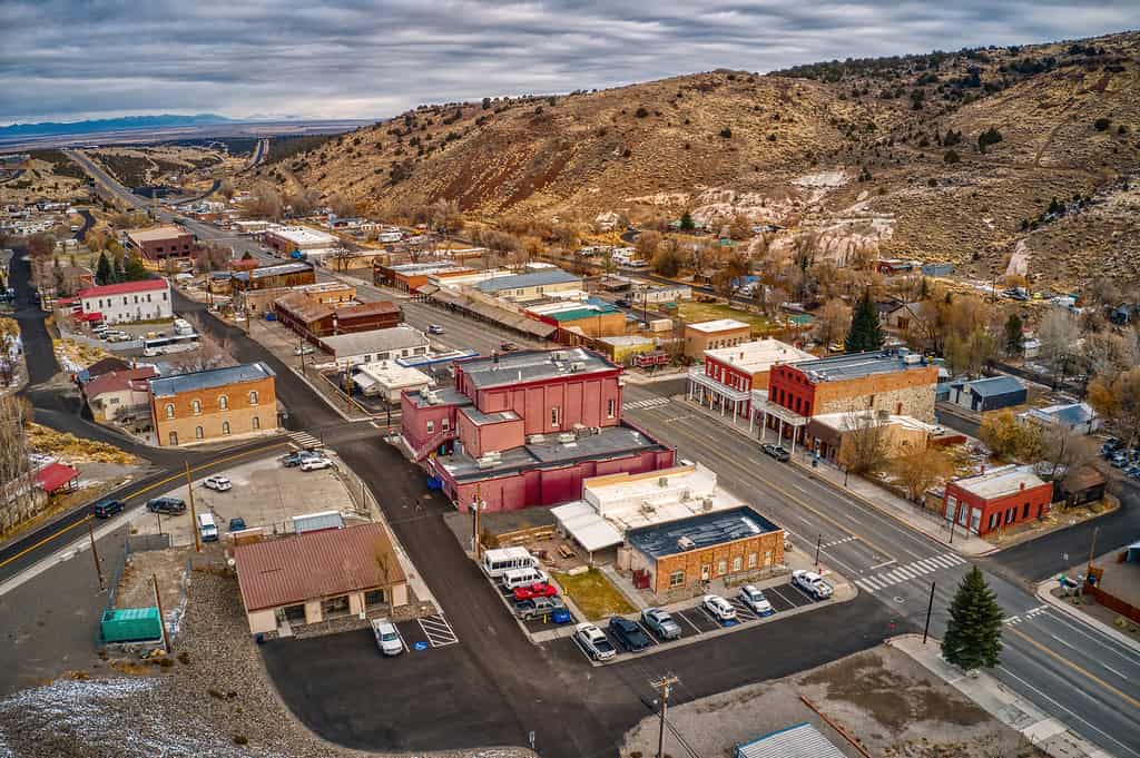 Vista aerea della piccola città di Eureka, Nevada, sull'autostrada 50