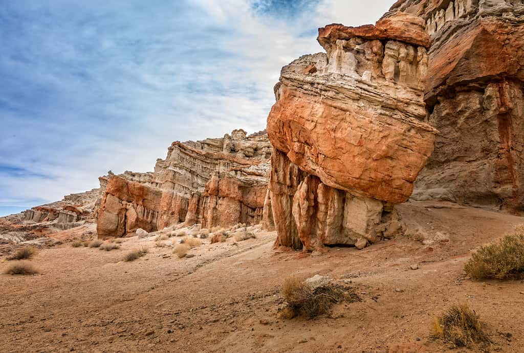 Cattedrale come strutture rocciose nel Red Rock Canyon State Park, California