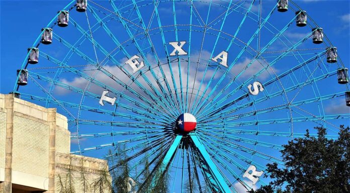 Un primo piano della Texas Star, la più grande ruota panoramica del Nord America.