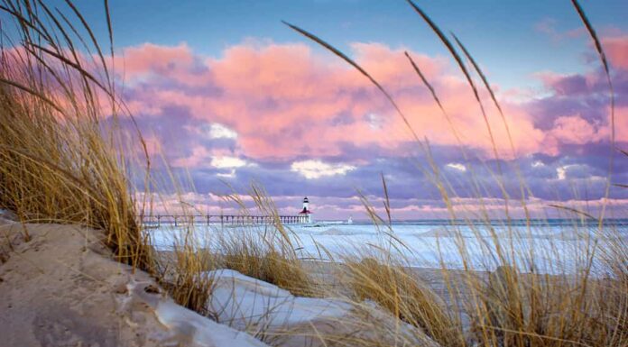 Viste del faro di Michigan City da Washington Park, Michigan City Indiana.