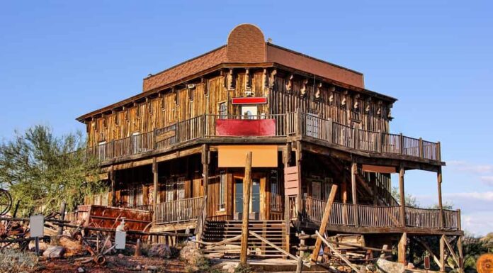 Old Wild West edificio in una città fantasma in Arizona