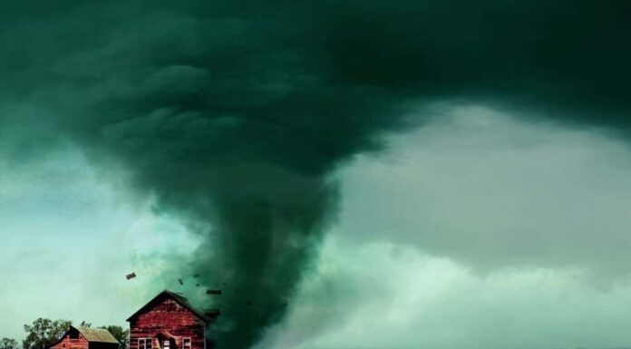Tornado che colpisce una casa