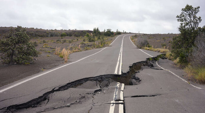 Danni alle strade a seguito di un terremoto