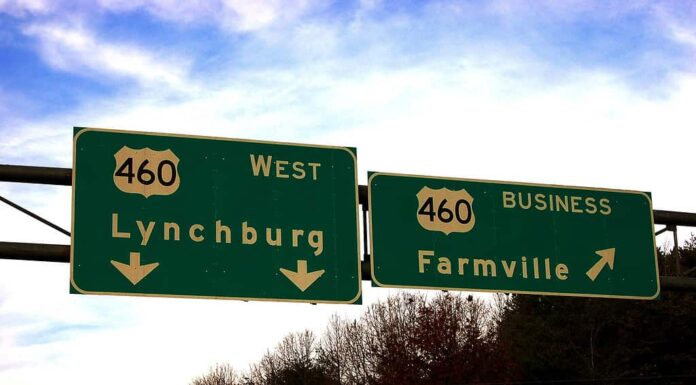 Segnaletica autostradale per Lynchburg e Farmville, Virginia