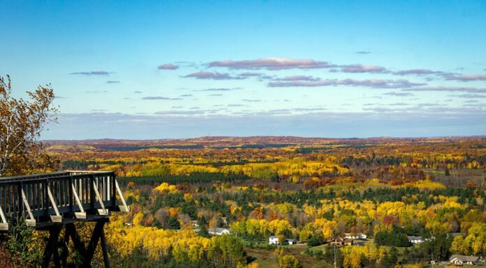 Il fogliame Pine Mountain a Iron Mountain, Michigan.