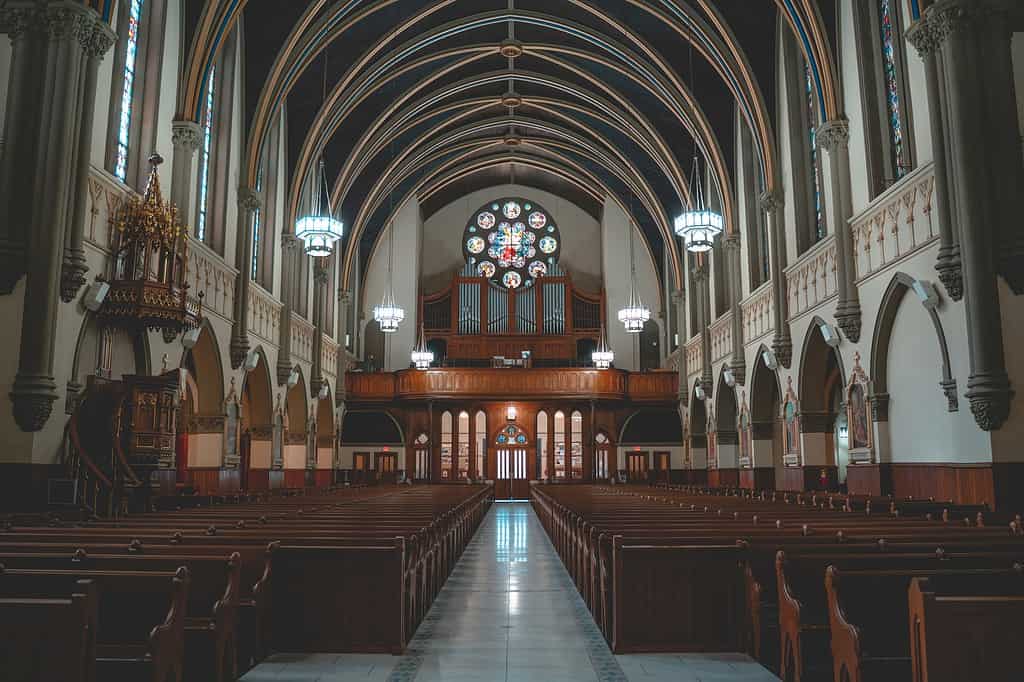 L'interno della chiesa cattolica di San Giovanni Evangelista a Indianapolis, Indiana