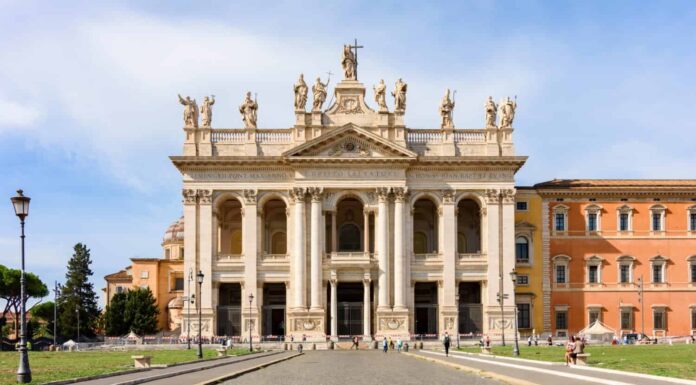 Basilica Lateranense (Arcibasilica cattedrale del Santissimo Salvatore e dei Santi Giovanni Battista ed Giovanni Evangelista in Laterano) a Roma, Italia