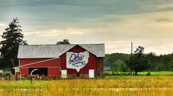 Un fienile in ogni contea dell'Ohio è stato dipinto per celebrare il bicentenario, come questo fienile nella contea di Ashtabula.