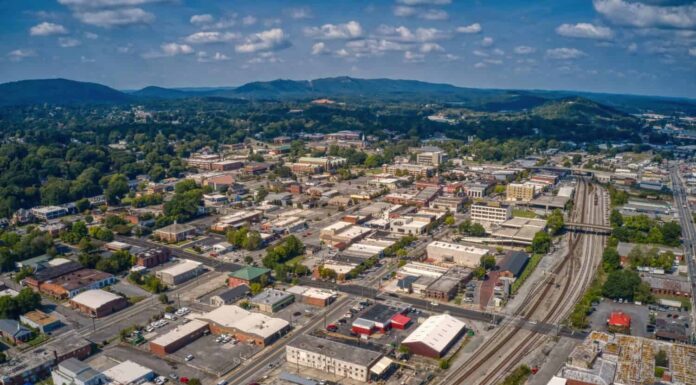 Veduta aerea del centro di Dalton, Georgia durante l'estate