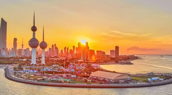 Bellissimo tramonto del paesaggio di Kuwait City