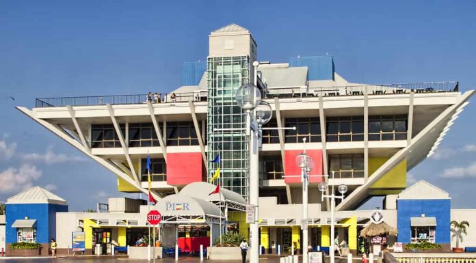 Il molo più lungo della Florida è lungo quanto 8,5 campi da calcio
